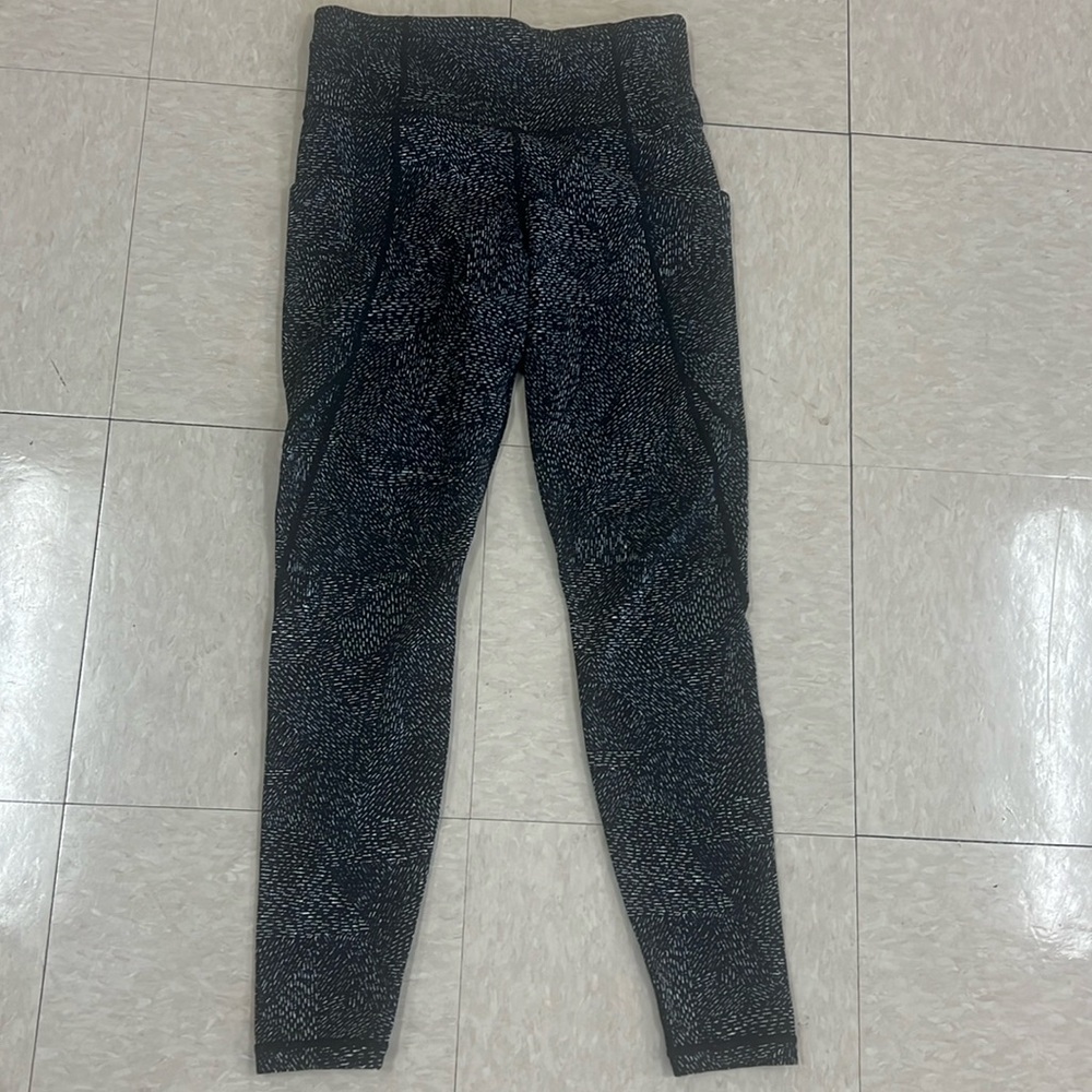 Athleta Salutation Stash Pocket Tight